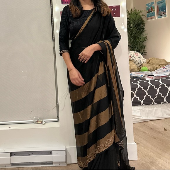 Black color saree just wore once . Brand new with stone golden embroidery. - Picture 3 of 4
